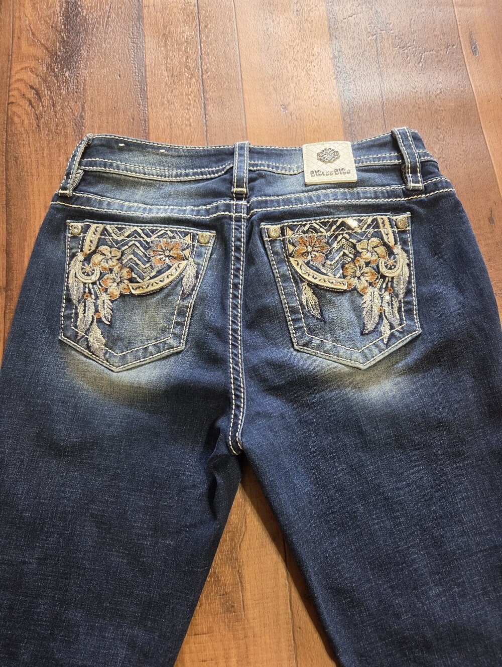 Miss Me Dark Blue Embroidered And Crystal Button Back-Pocket Women Jeans. Sz 29